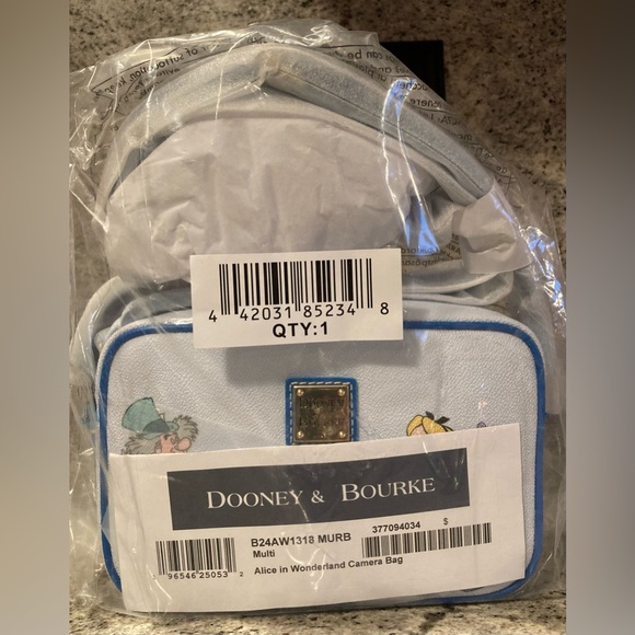 DISNEY ALICE IN WONDERLAND DOONEY & BOURKE CROSSBODY CAMERA BAG 2024 NWT - Picture 6 of 7
